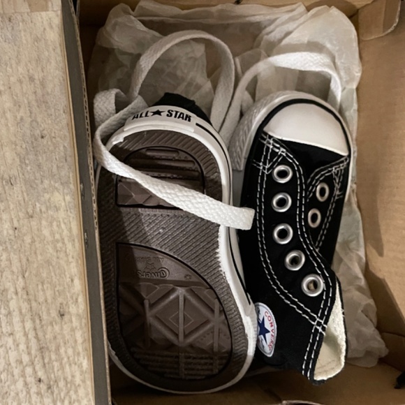 New converse size 2c - Picture 3 of 3